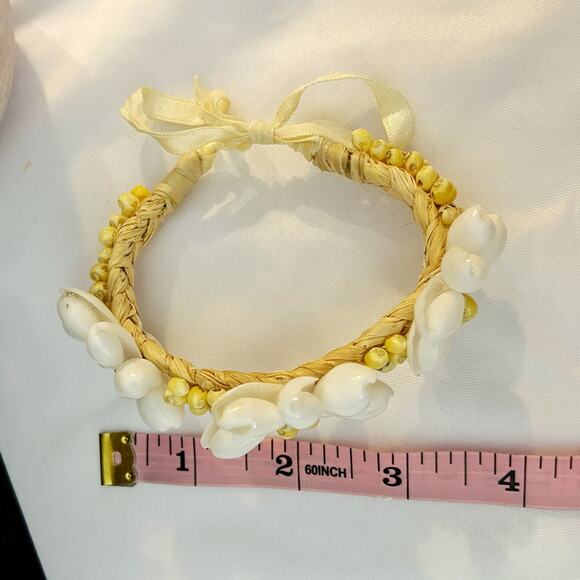 White Flower Seashell Tie Bracelet - Picture 5 of 5
